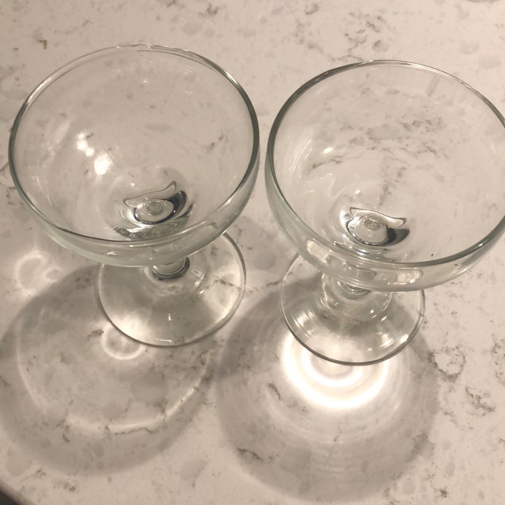 2 champagne glasses